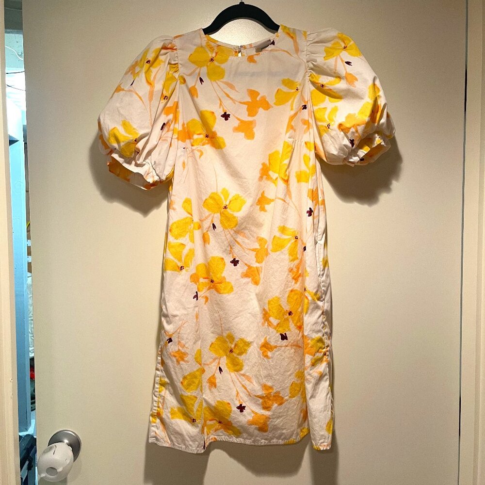 Cotton floral summer dress in white and yellow with puff sleeves size XS